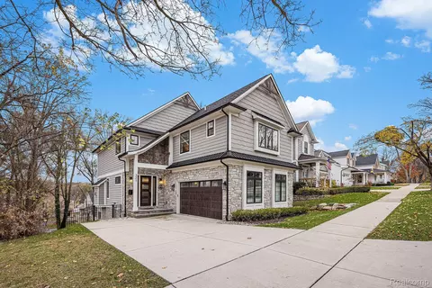 321 W 2nd St, Rochester, MI 48307