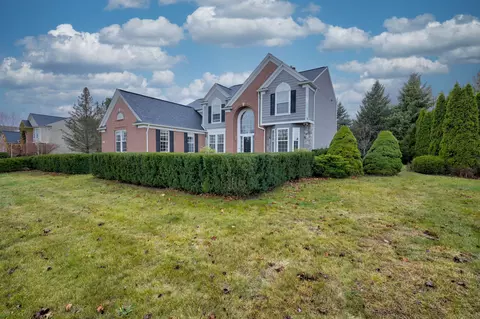 7366 Wisteria Way, Green Oak, MI 48116