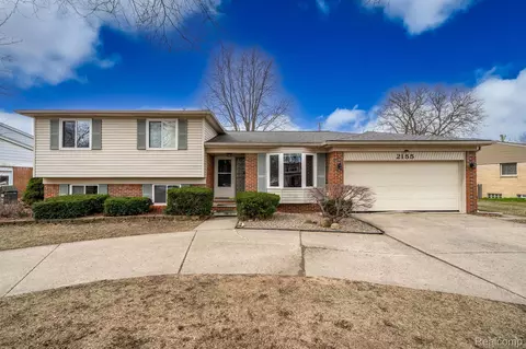2155 Hillcrescent Dr, Troy, MI 48085