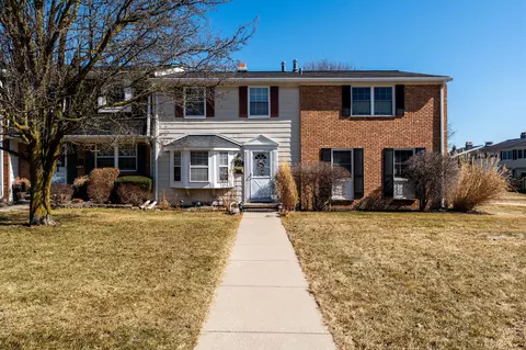 42627 Savoy Crt Ct, Northville, MI 48167