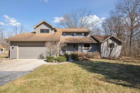 5836 Dutch Hill Dr, Ann Arbor, MI 48105