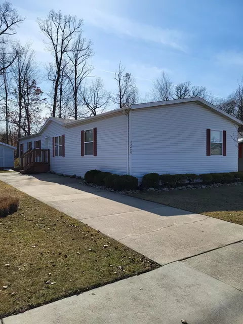 13490 Denver Dr, Hartland, MI 48353