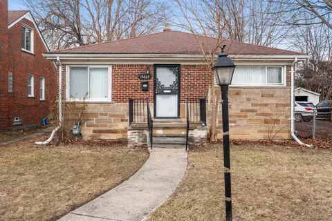 15663 Carlisle St, Detroit, MI 48205