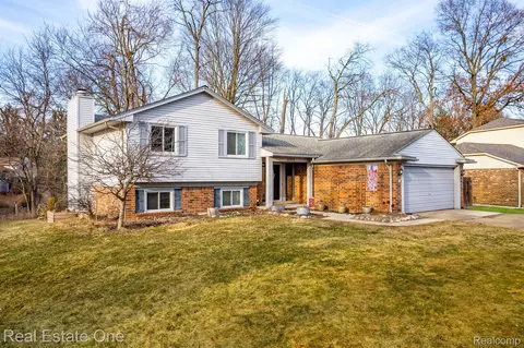 5024 Timber Ridge Trl, Independence, MI 48346