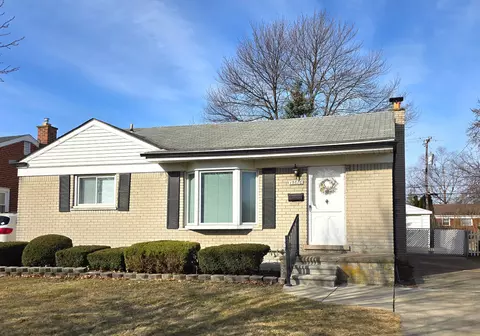 15676 Richmond St, Southgate, MI 48195