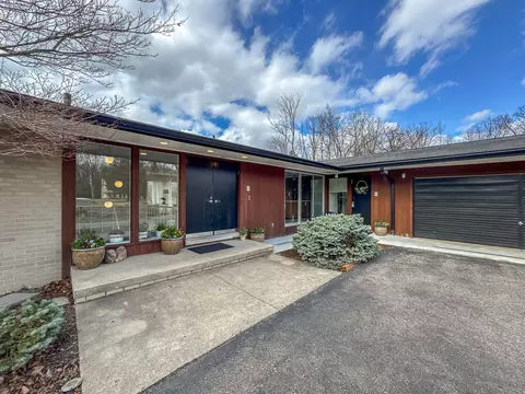 19822 Beverly Rd, Beverly Hills, MI 48025