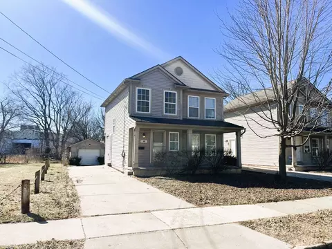 47 Forest St, Pontiac, MI 48342