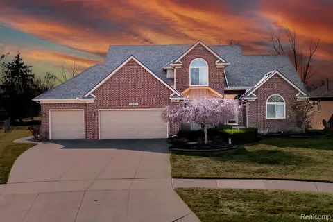 49275 Santa Anita Dr W, Chesterfield, MI 48047