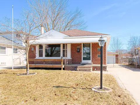 8729 Mayfair St, Taylor, MI 48180