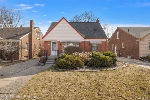 19218 Eastborne St, Harper Woods, MI 48225