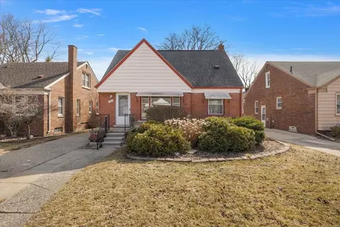19218 Eastborne St, Harper Woods, MI 48225