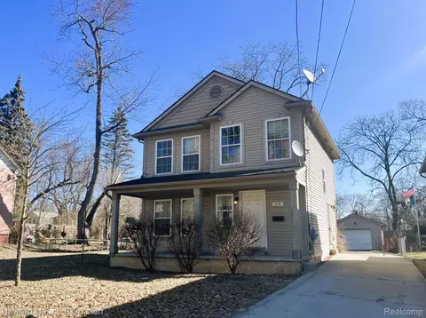 38 Summit St, Pontiac, MI 48342