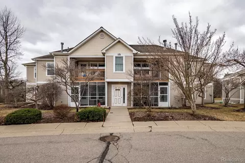 1563 Oakfield Dr, Pittsfield, MI 48108