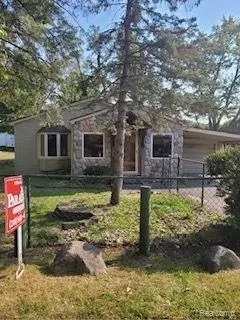 321 Longspur Ln, Commerce, MI 48382
