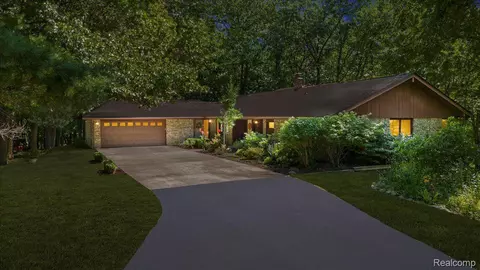 1480 Barrwood Trl, Oxford, MI 48371