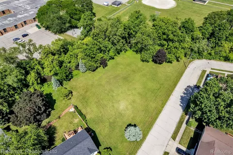 000 Hanover St, Dearborn Heights, MI 48125