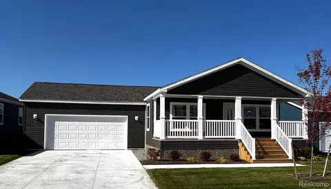 258 Riviera Dr, Lapeer, MI 48446