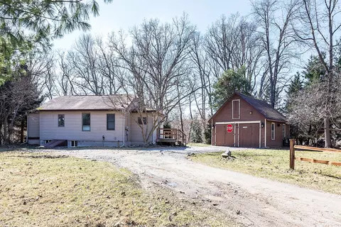 7695 Huron River Dr S, Webster, MI 48130