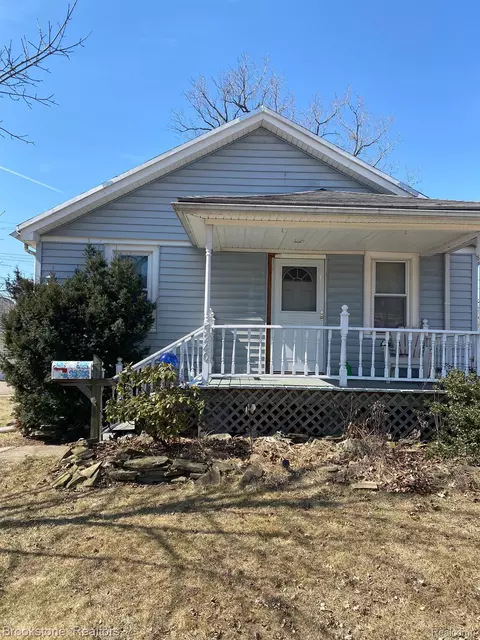 5240 Williams St, Wayne, MI 48184