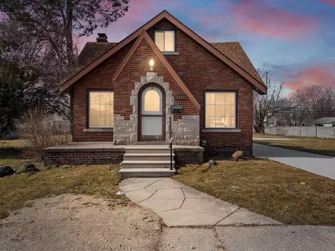 23171 Beechwood Ave, Eastpointe, MI 48021