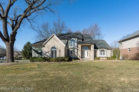 5635 Sheffield Dr, Independence, MI 48346
