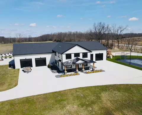 3420 Lahring Rd, Fenton, MI 48451
