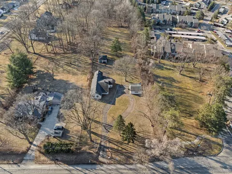 34505 W 9 Mile Rd, Farmington Hills, MI 48335