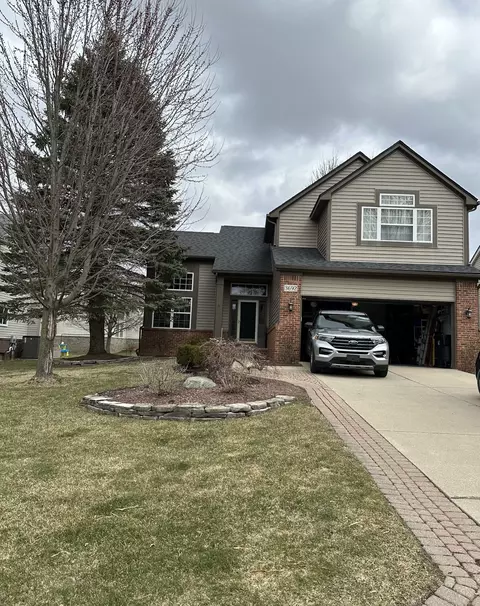 3692 Normandy Dr, Oakland, MI 48306