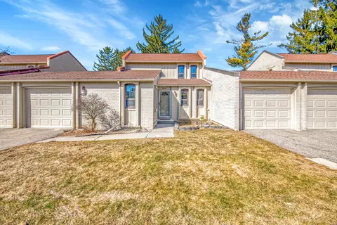 3004 Moon Lake Dr, West Bloomfield, MI 48323