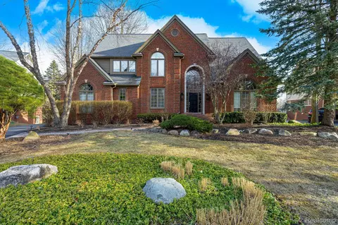6264 Wildwood Ln, West Bloomfield, MI 48324