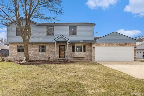 2910 Corinthia Dr, Rochester Hills, MI 48309