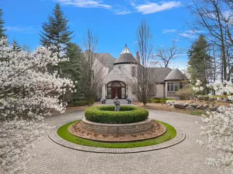 1747 Heron Ridge Dr, Bloomfield Township, MI 48302