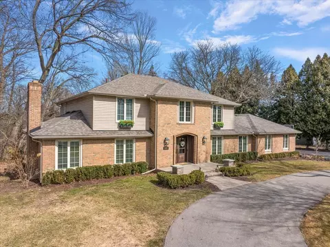 628 Bennington Dr, Bloomfield Hills, MI 48304
