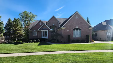 49828 Shelby Creek Dr, Shelby Township, MI 48317