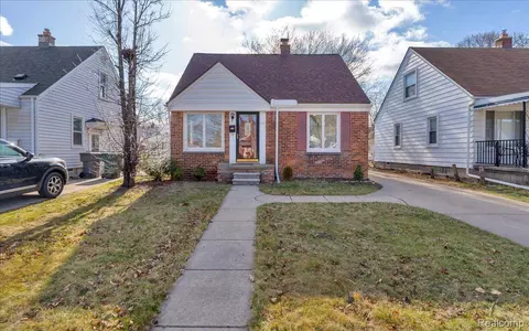 3327 Hollywood St, Dearborn, MI 48124