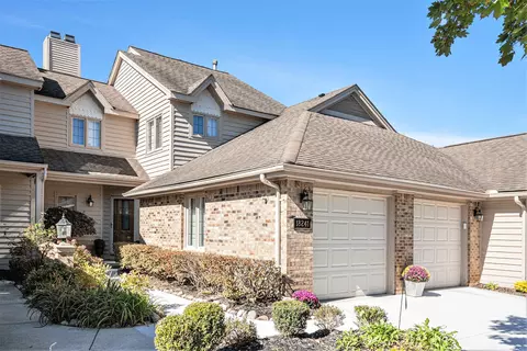 18241 Blue Heron Dr E, Northville, MI 48168