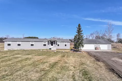 8425 N Bray Rd, Mount Morris, MI 48458