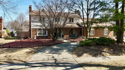 3924 Elizabeth Dr, Troy, MI 48084