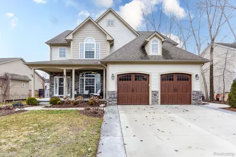 1131 Cross St, Oxford, MI 48371