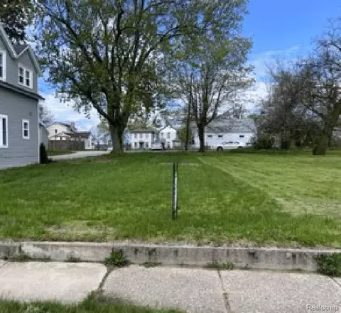 530 W Muskegon Ave, Muskegon, MI 49440