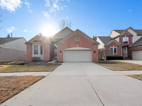 11211 Pinehurst Rd, Plymouth, MI 48170