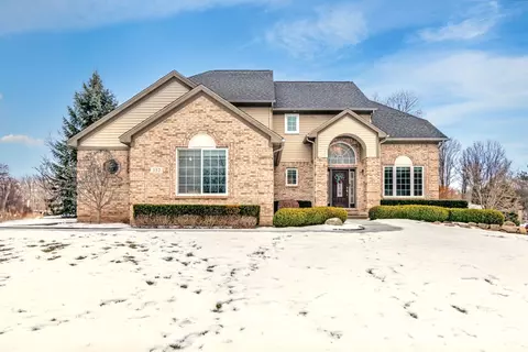 552 Crown Ridge Crt Ct, White Lake, MI 48386