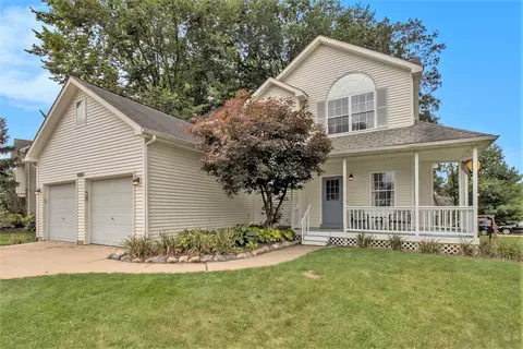 2505 Hickory Circle Dr, Oceola, MI 48855