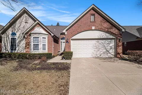 4205 Honeysuckle Dr, Sterling Heights, MI 48314