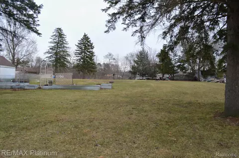 3322 Frederick St, Grand Blanc, MI 48439