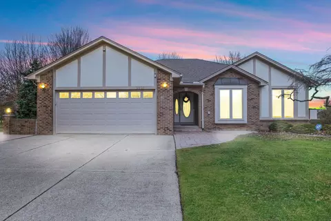 2827 Marlbank Dr, Sterling Heights, MI 48310