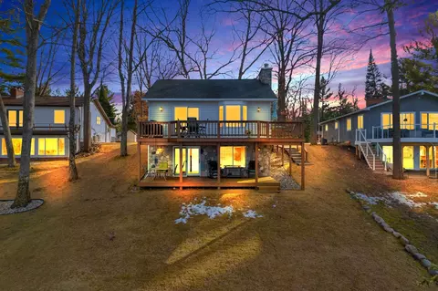 1617 S Ogemaw Trl, Mills, MI 48661