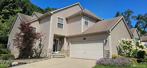 791 Milford Glen Crt Ct, Milford, MI 48381