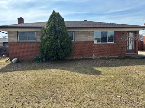 25326 Wexford Ave, Warren, MI 48091