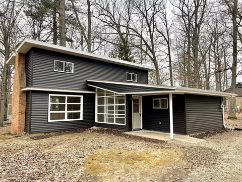 613 Pine Dr, Deerfield, MI 48421